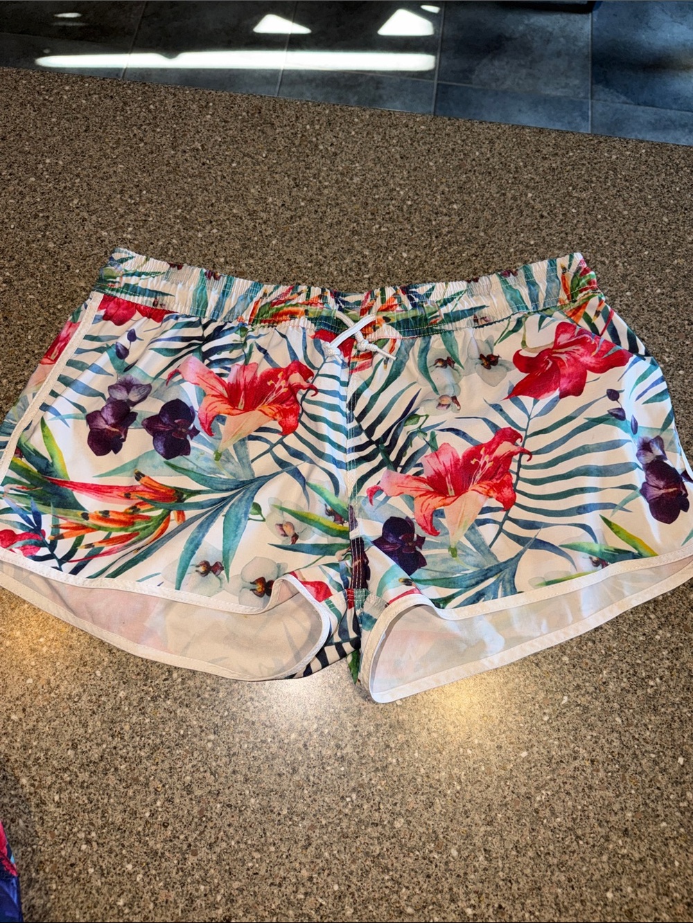 Maamgic Floral Tropical White Women's Active Shorts